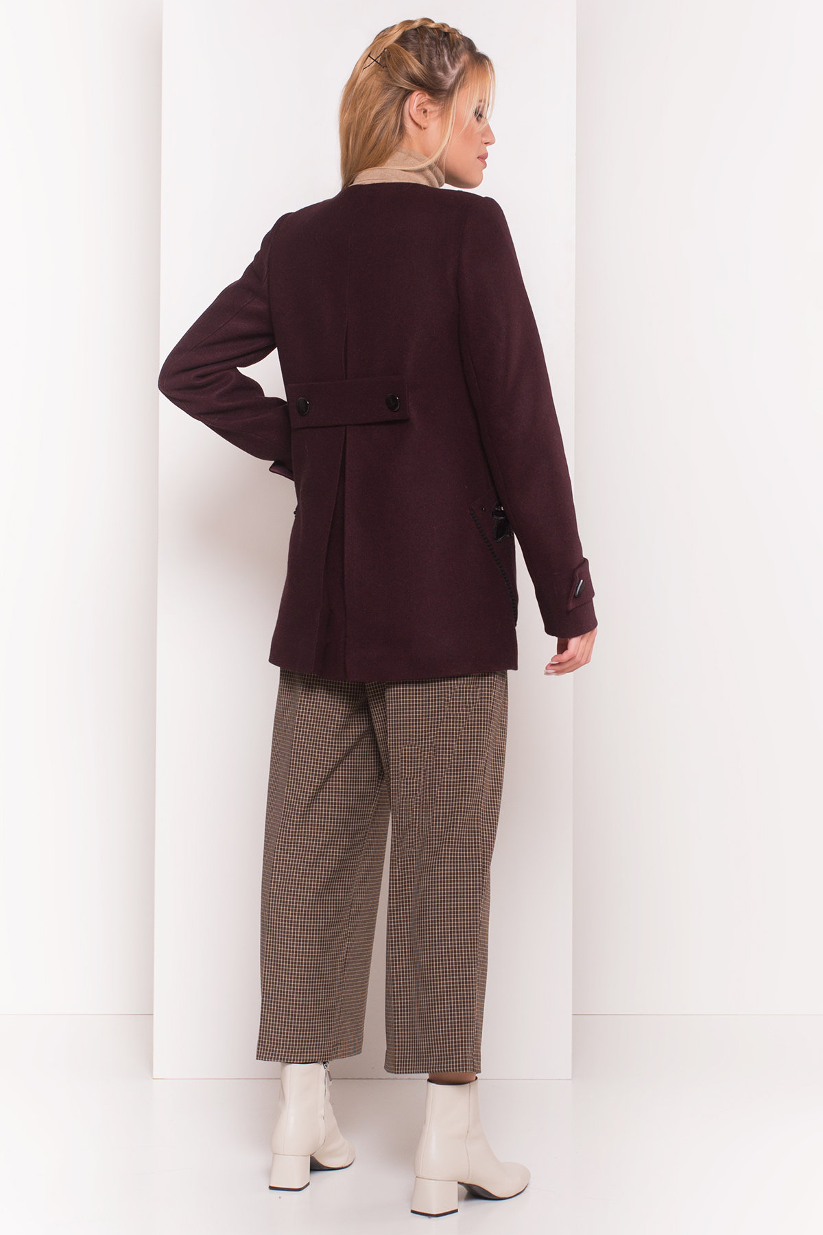 Укороченное пальто-трапеция с вышивкой Латта 5526 Цвет: Марсала 75