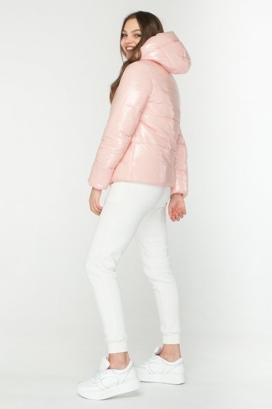 Короткая лаковая куртка Рито 8805 Цвет: Пудра