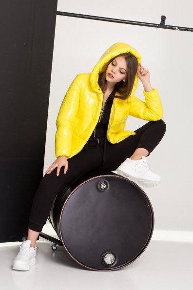 Короткая лаковая куртка Рито 8805 Цвет: Желтый