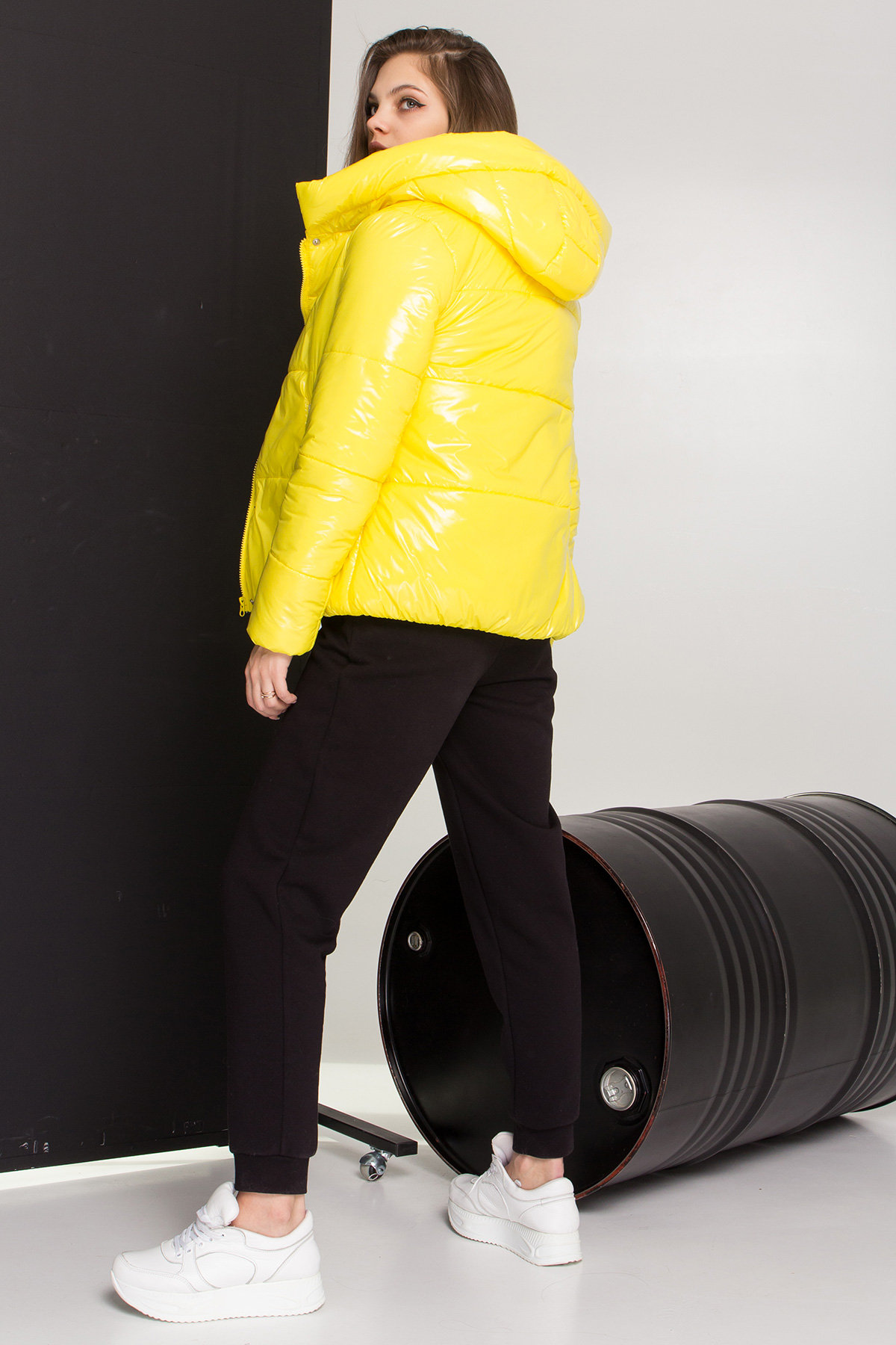 Короткая лаковая куртка Рито 8805 АРТ. 45244 Цвет: Желтый - фото 5, интернет магазин tm-modus.ru