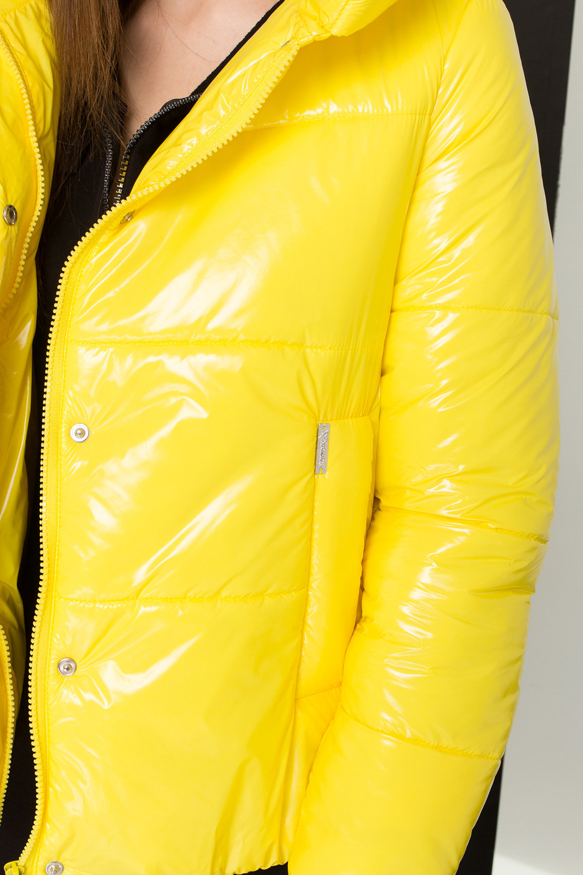 Короткая лаковая куртка Рито 8805 АРТ. 45244 Цвет: Желтый - фото 6, интернет магазин tm-modus.ru