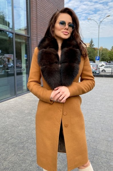 Зимнее пальто с меховым воротником Кареро 8438 Цвет: Кемел 1