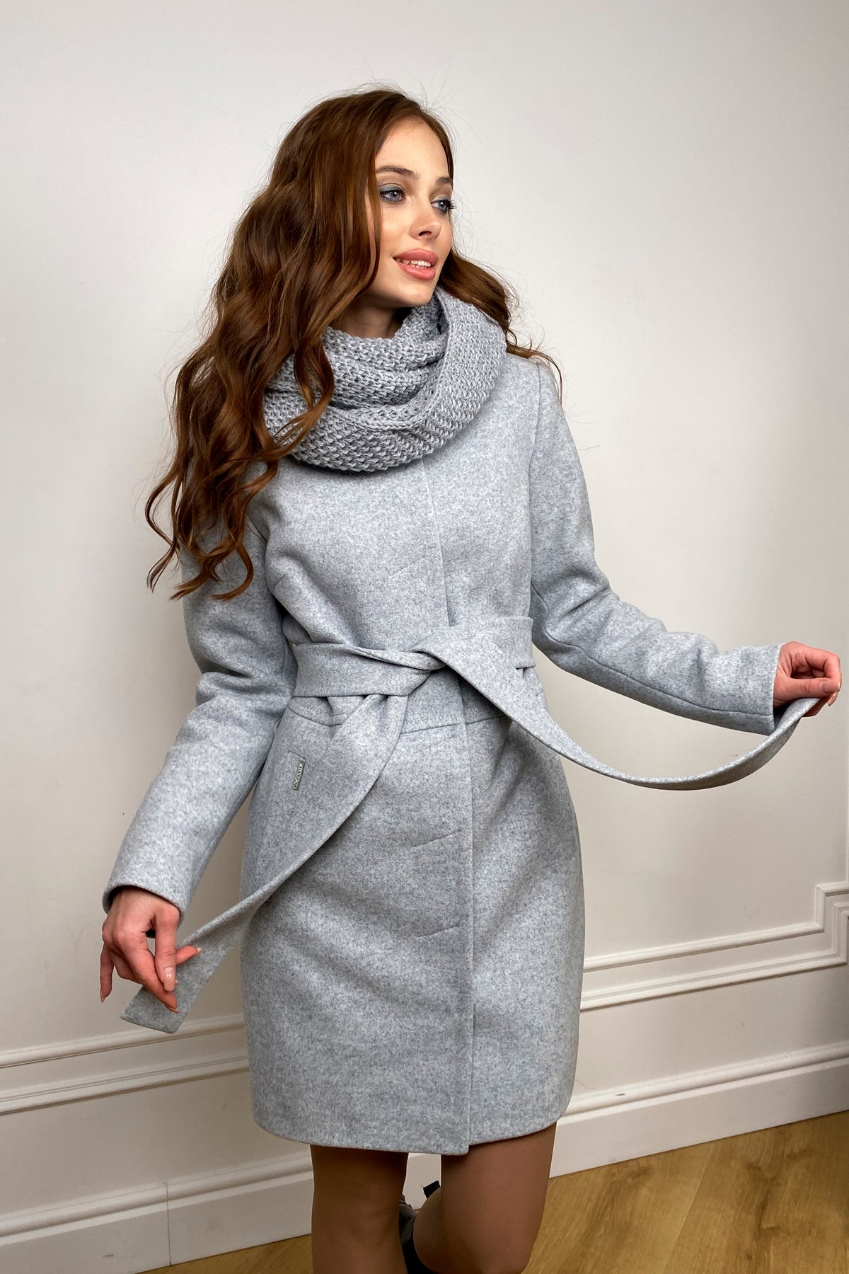 Пальто женское зимнее Габи 8295 с шарфом-трубой АРТ. 44406 Цвет: Серый Светлый 33 - фото 1, интернет магазин tm-modus.ru