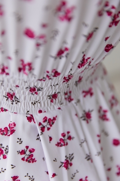 Сукня Смузи Міді 14438 Цвет: Молоко/т.малиновый цветок